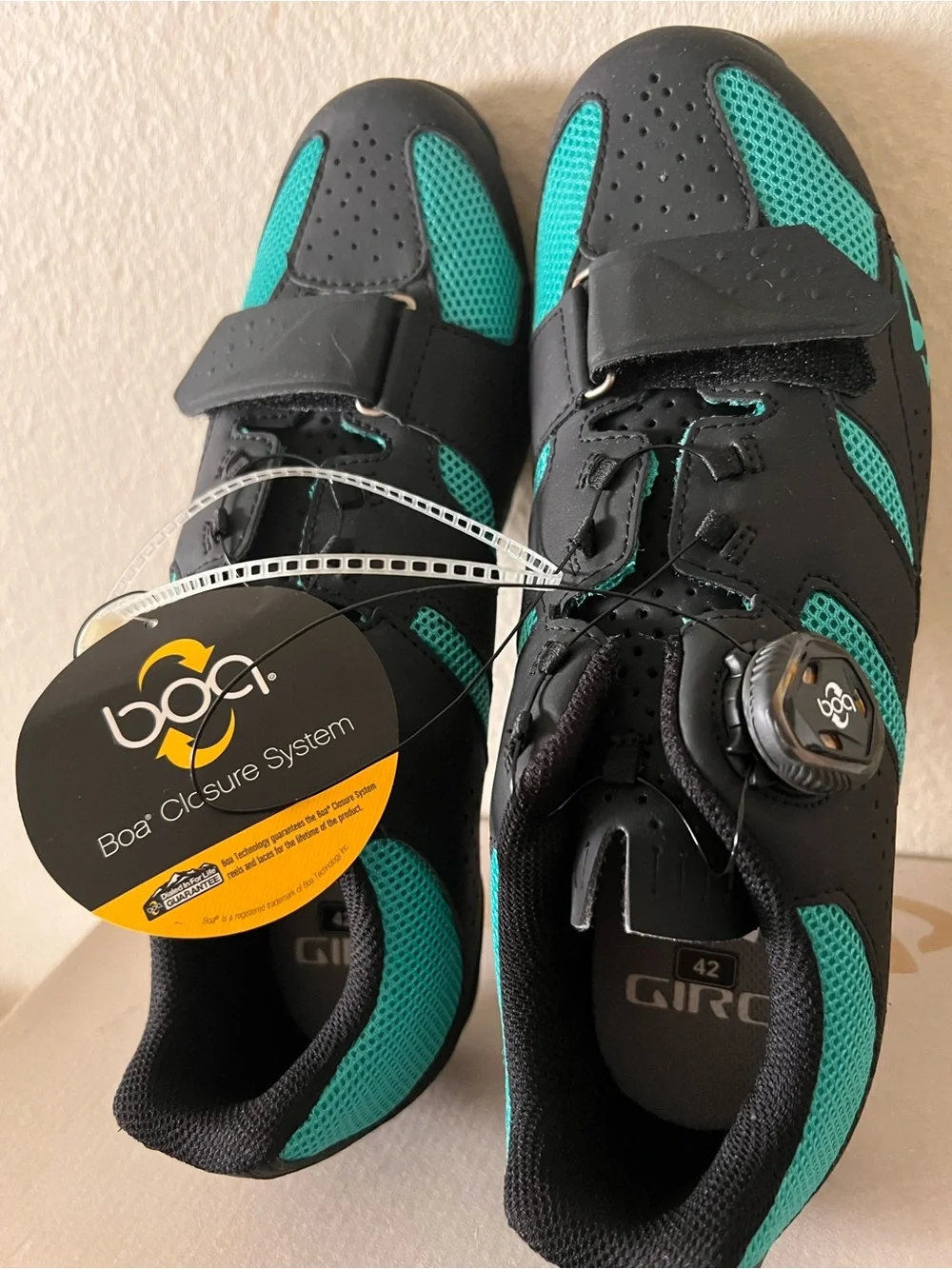 Giro Women's Cycling Shoes in Teal and Black with Boa-style Dial
